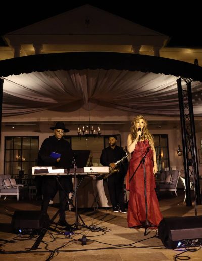 Ragan Thomson Singing